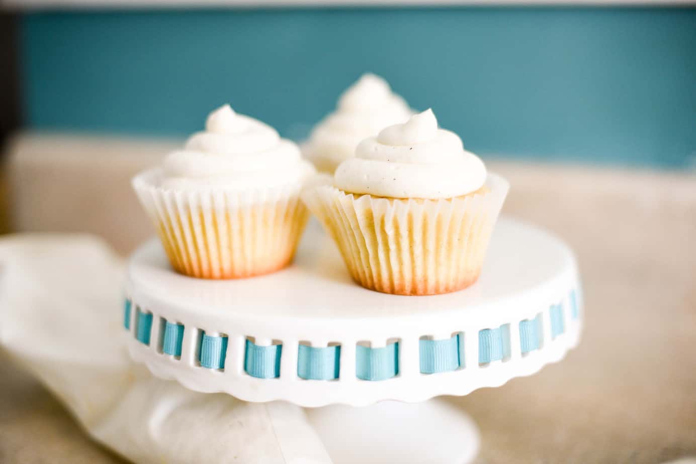 The Best Vanilla Buttermilk Cupcakes 