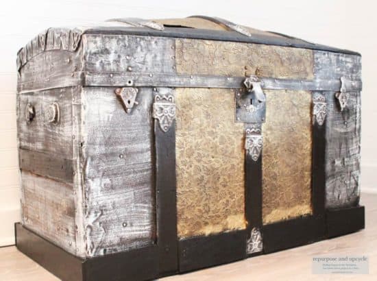 Homestead Blog Hop Feature - restoring-an-antique-steamer-trunk