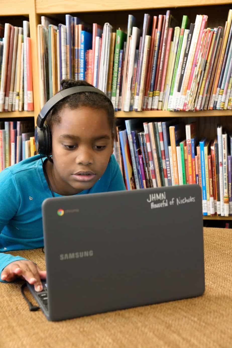 Teach your children to type online with Kidz Type online typing program.
