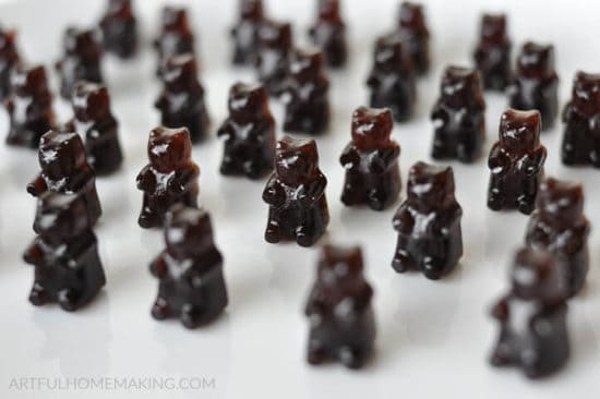 homestead blog hop feature - homemade-elderberry-syrup-gummy-bears