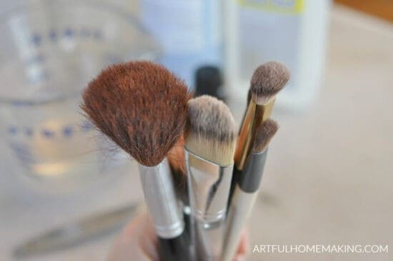 Homestead Blog Hop Feature - makeup-brush-cleaner-recipe