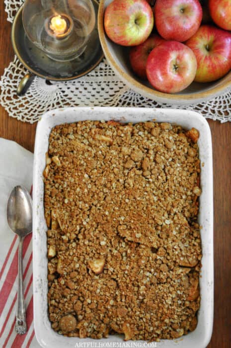 Homestead Blog Hop Feature - easy-homemade-apple-crisp